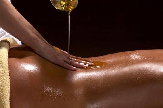 Hot Oil Massage treatment room — Natural Spa DMCC